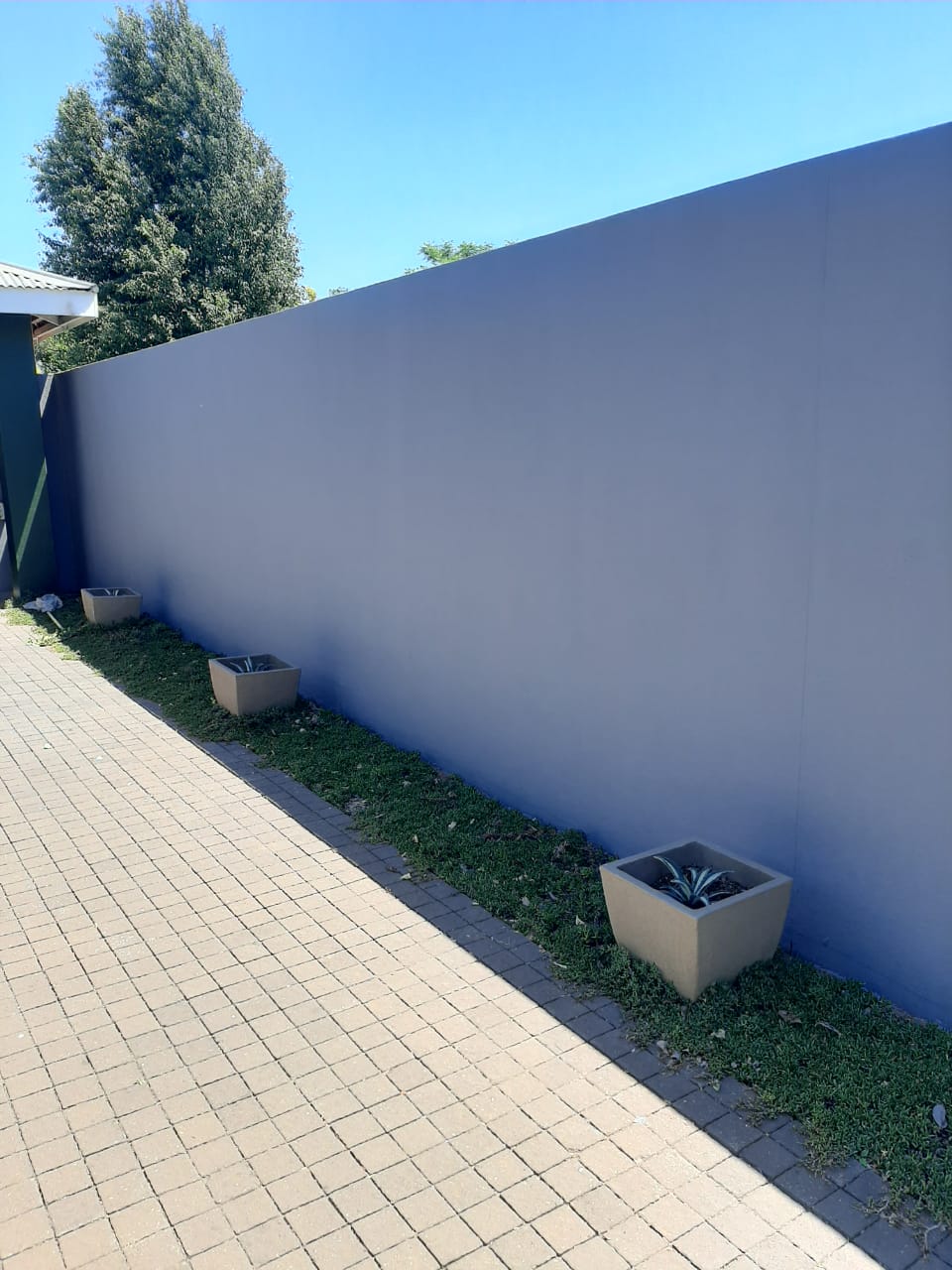 Demonstrating the strong adhesion of the waterproof membrane